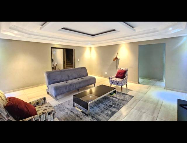 5 BEDROOM HOUSE FOR SALE IN SERALA VIEW
